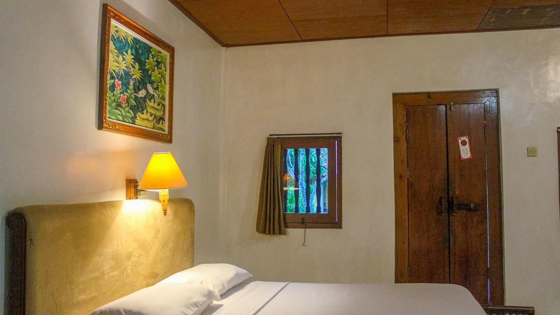 Suji Bungalow Kuta Lombok 2*,