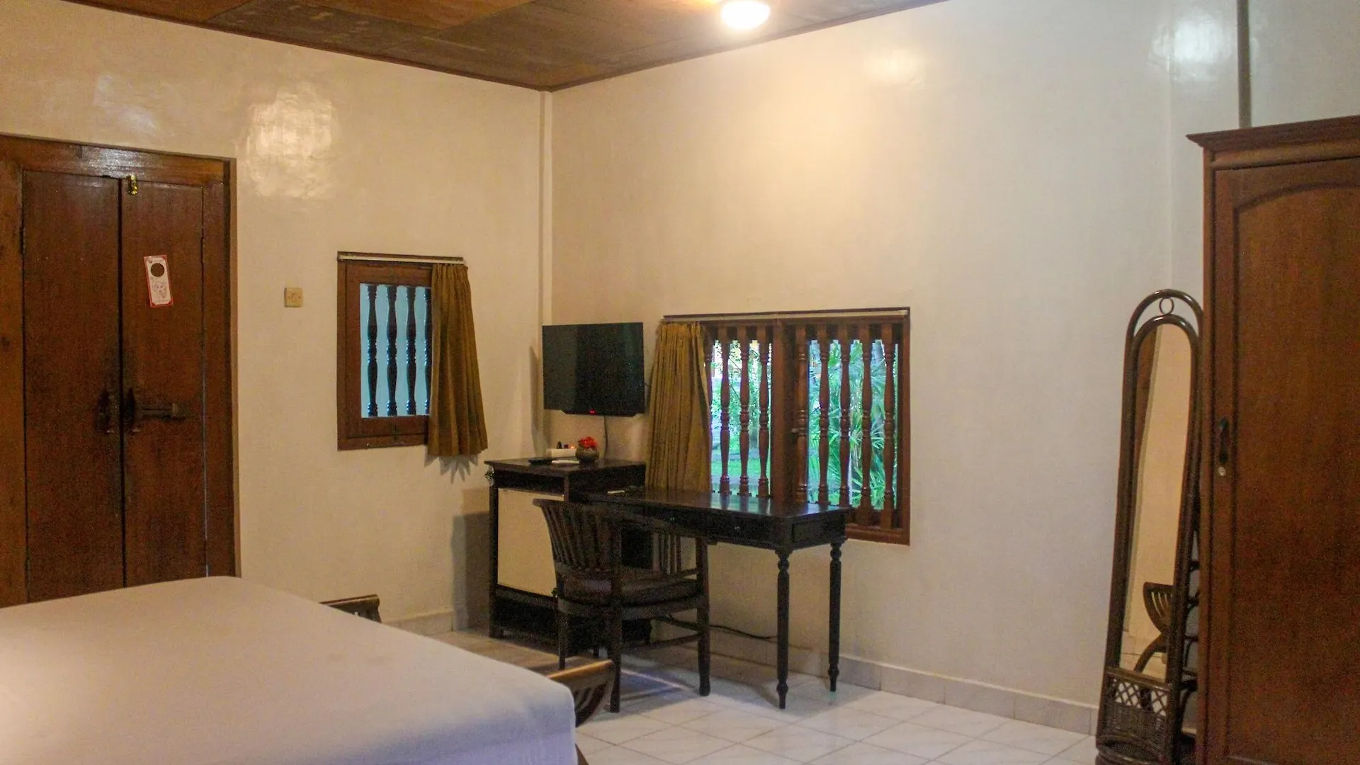 Suji Bungalow Kuta Lombok 2*,